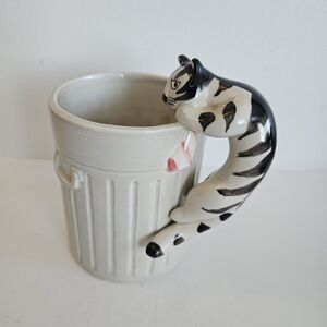 Cute Takahashi Tom Cat San Francisco Mug Climbing A Trash Can